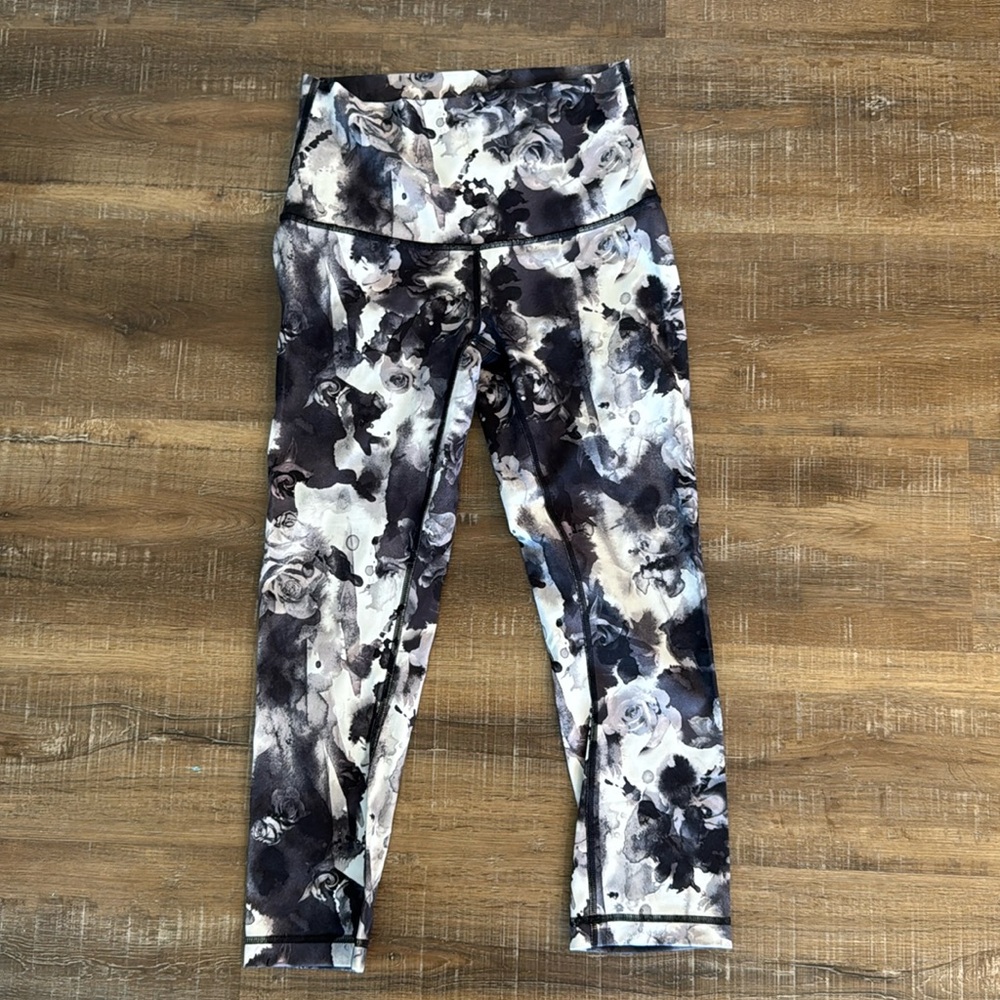 Lululemon crop legging sz 6